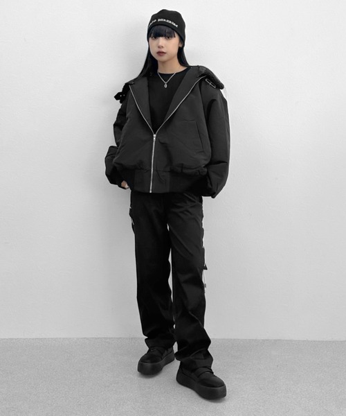 LVEU.（ラブユ.）の「【LVEU.】サイドレースアップジャージパンツ / ボトムス パンツ ジャージ レースアップ ストレッチ 編み上げ ブラック グリーン ZOZOTOWN限定（その他パンツ・レディース・ブラック/グリーン・FREE）」の3枚目の写真
