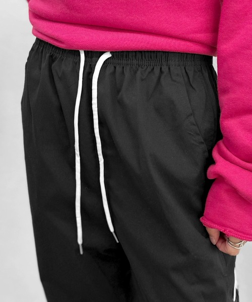 LVEU.（ラブユ.）の「【LVEU.】サイドレースアップジャージパンツ / ボトムス パンツ ジャージ レースアップ ストレッチ 編み上げ ブラック グリーン ZOZOTOWN限定（その他パンツ・レディース・ブラック/グリーン・FREE）」の11枚目の写真