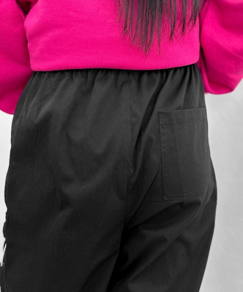 LVEU.（ラブユ.）の「【LVEU.】サイドレースアップジャージパンツ / ボトムス パンツ ジャージ レースアップ ストレッチ 編み上げ ブラック グリーン ZOZOTOWN限定（その他パンツ・レディース・ブラック/グリーン・FREE）」の12枚目の写真