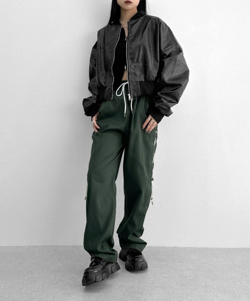 LVEU.（ラブユ.）の「【LVEU.】サイドレースアップジャージパンツ / ボトムス パンツ ジャージ レースアップ ストレッチ 編み上げ ブラック グリーン ZOZOTOWN限定（その他パンツ・レディース・ブラック/グリーン・FREE）」の21枚目の写真