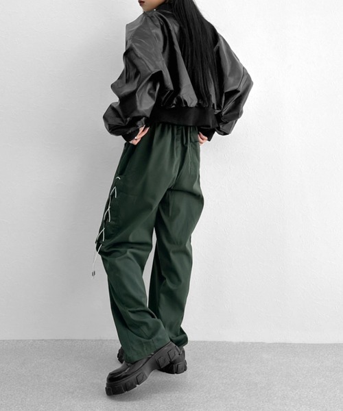 LVEU.（ラブユ.）の「【LVEU.】サイドレースアップジャージパンツ / ボトムス パンツ ジャージ レースアップ ストレッチ 編み上げ ブラック グリーン ZOZOTOWN限定（その他パンツ・レディース・ブラック/グリーン・FREE）」の22枚目の写真