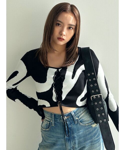 EMODA（エモダ）の「フロントレースフィットニット（ニット/セーター・レディース・ブラック/その他/ネイビー/ブラウン・FREE）」の4枚目の写真