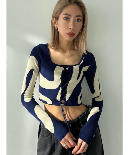 EMODA（エモダ）の「フロントレースフィットニット（ニット/セーター・レディース・ブラック/その他/ネイビー/ブラウン・FREE）」の7枚目の写真