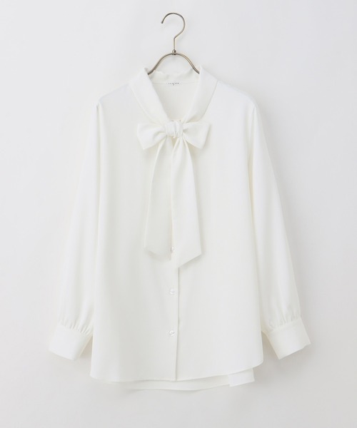 Honeys（ハニーズ）の「チュニック丈ボウタイブラウス（シャツ/ブラウス・レディース・ネイビー/ホワイト/ピンクベージュ/グレイッシュベージュ/サックスブルー・LL/L/M/S/3L）」の17枚目の写真