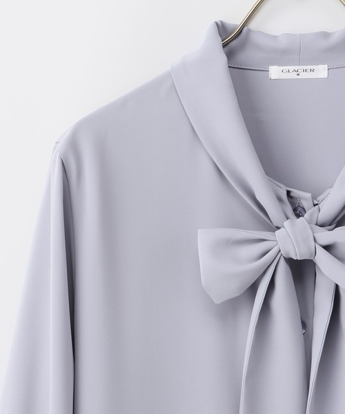 Honeys（ハニーズ）の「チュニック丈ボウタイブラウス（シャツ/ブラウス・レディース・ネイビー/ホワイト/ピンクベージュ/グレイッシュベージュ/サックスブルー・LL/L/M/S/3L）」の22枚目の写真