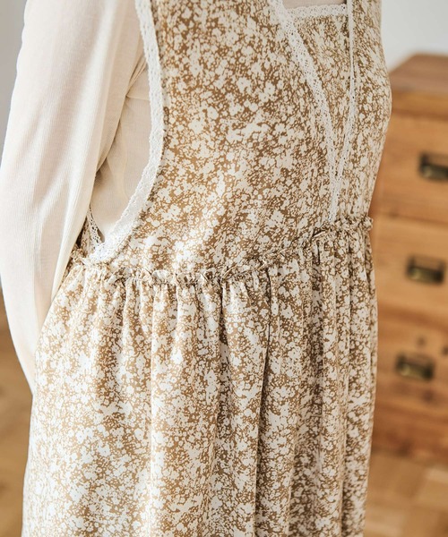 Crisp（クリスプ）の「バックリボンフラワーワンピース（ワンピース・レディース・ベージュ/ブルー/ブラック・FREE）」の11枚目の写真