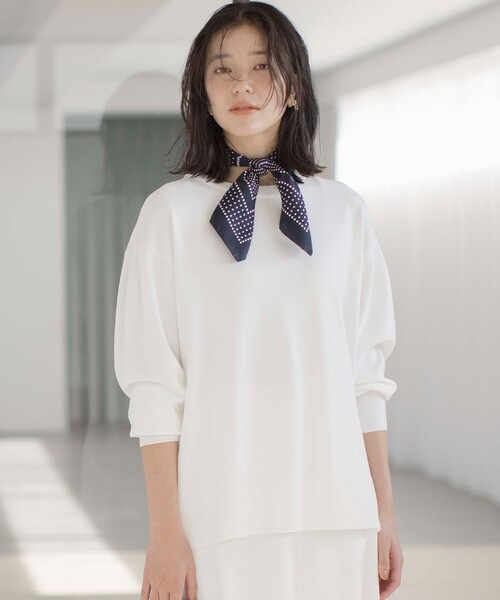 組曲（クミキョク）の「【WEB限定カラーあり】MINA バックリボンニットプルオーバー（ニット/セーター・レディース・アイボリー系9/グリーン系/ライトグレー系9/ブラック系・5/6）」の5枚目の写真