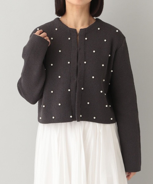 A part by（アパートバイ）の「パールツキショートカーディガン（カーディガン/ボレロ・レディース・ライトベージュ/チャコールグレー・FREE）」の7枚目の写真