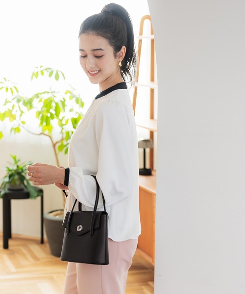 coca(coca)(コカ)の「【WEB限定セール】フェイクレザーハンドバッグ(ハンドバッグ・レディース・グレイッシュベージュ/ブラック・ONE SIZE)」の13枚目の写真