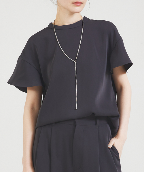 qualite（カリテ）の「【通勤/オケージョン】セットアップ対応ラッパスリーブブラウス（シャツ/ブラウス・レディース・チャコールグレー/アイボリー・フリー）」の2枚目の写真