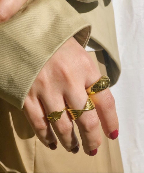 TUWAKRIM（トゥワクリム）の「【TUWAKRIM】ライトニングリング（リング・レディース・ゴールド・MEDIUM/LARGE/XX-LARGE）」の7枚目の写真