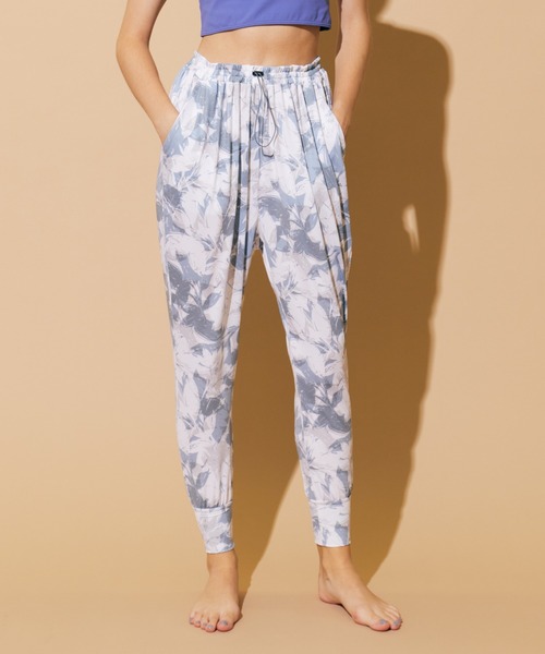 Julier Yoga and Relax（ジュリエヨガアンドリラックス）の「Julier ribbon flowerプリント ギャザーパンツ（その他パンツ・レディース・グリーン/ブルー/グレー・0/1）」の3枚目の写真