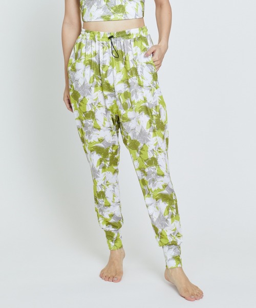 Julier Yoga and Relax（ジュリエヨガアンドリラックス）の「Julier ribbon flowerプリント ギャザーパンツ（その他パンツ・レディース・グリーン/ブルー/グレー・0/1）」の15枚目の写真