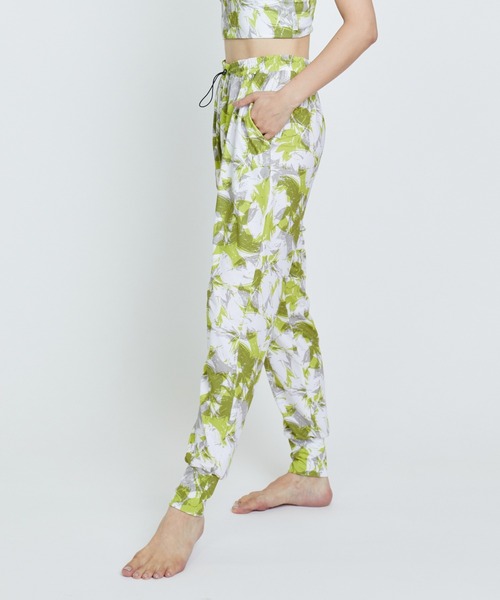 Julier Yoga and Relax（ジュリエヨガアンドリラックス）の「Julier ribbon flowerプリント ギャザーパンツ（その他パンツ・レディース・グリーン/ブルー/グレー・0/1）」の17枚目の写真