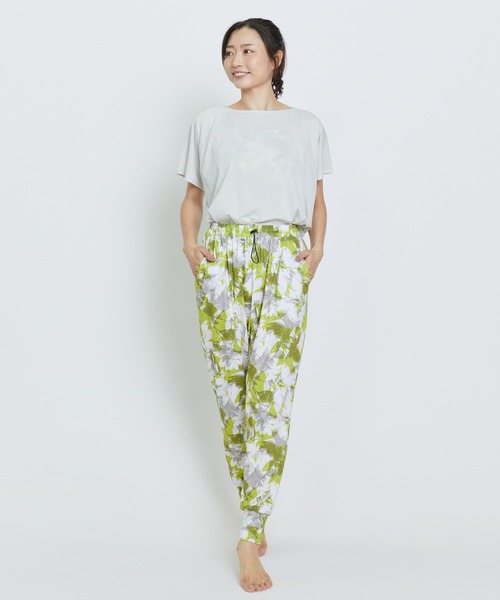 Julier Yoga and Relax（ジュリエヨガアンドリラックス）の「Julier ribbon flowerプリント ギャザーパンツ（その他パンツ・レディース・グリーン/ブルー/グレー・0/1）」の20枚目の写真