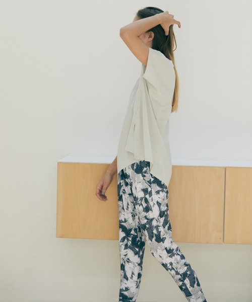 Julier Yoga and Relax（ジュリエヨガアンドリラックス）の「Julier ribbon flowerプリント ギャザーパンツ（その他パンツ・レディース・グリーン/ブルー/グレー・0/1）」の5枚目の写真