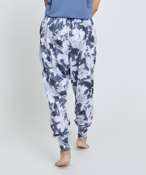 Julier Yoga and Relax（ジュリエヨガアンドリラックス）の「Julier ribbon flowerプリント ギャザーパンツ（その他パンツ・レディース・グリーン/ブルー/グレー・0/1）」の7枚目の写真