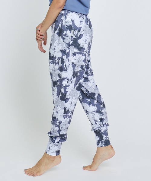 Julier Yoga and Relax（ジュリエヨガアンドリラックス）の「Julier ribbon flowerプリント ギャザーパンツ（その他パンツ・レディース・グリーン/ブルー/グレー・0/1）」の8枚目の写真