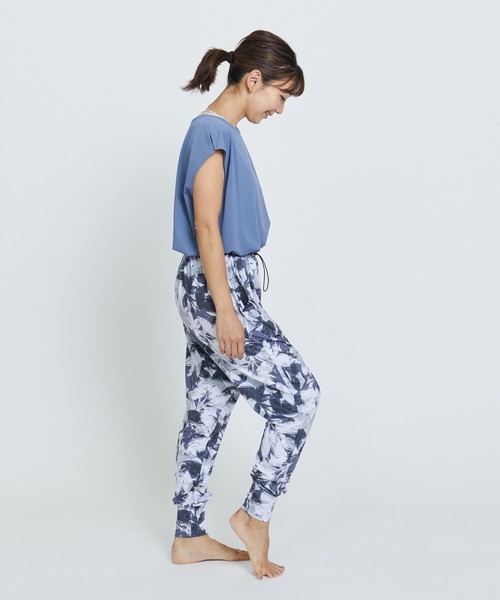 Julier Yoga and Relax（ジュリエヨガアンドリラックス）の「Julier ribbon flowerプリント ギャザーパンツ（その他パンツ・レディース・グリーン/ブルー/グレー・0/1）」の11枚目の写真