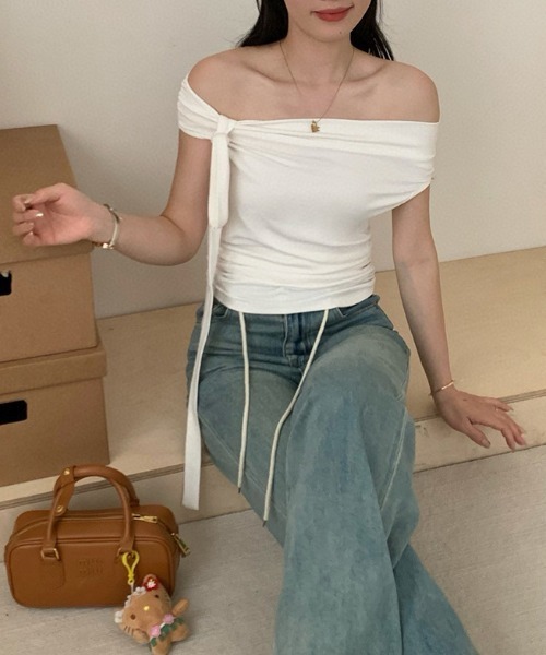 gossip!ロサンゼルス(ゴシップロサンゼルス)の「リボンアクセント オフショルタイトトップス(その他トップス・レディース・レッド/ホワイト/グレー/ブラック・FREE)」の7枚目の写真