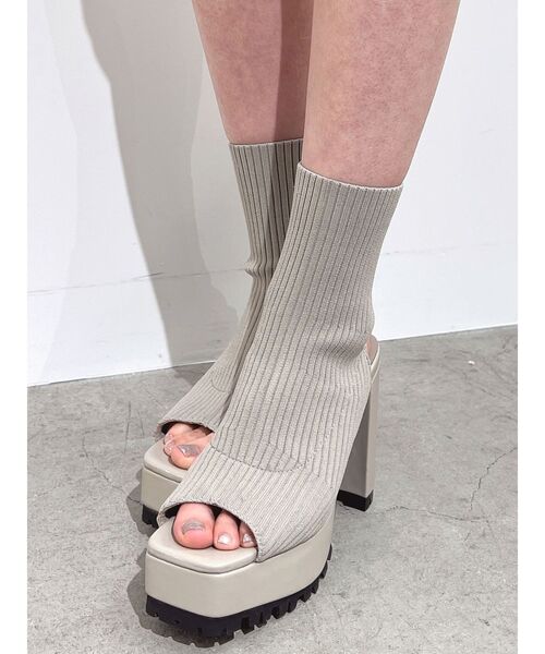 GYDA（ジェイダ）の「オープンリブニットタンクソールブーツ（ブーツ・レディース・ベージュ/ブラック・SMALL/MEDIUM/LARGE）」の12枚目の写真