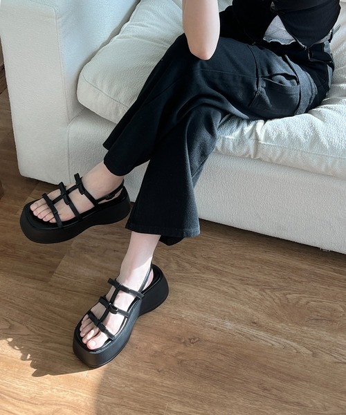 by muni:r（バイ ムニール）の「トリプルリボンプラットフォームサンダル（パンプス・レディース・ホワイト/シルバー/ブラック・25.0cm/24.5cm/24.0cm/23.5cm/23.0cm）」の12枚目の写真