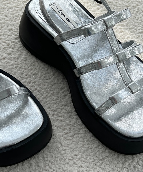 by muni:r（バイ ムニール）の「トリプルリボンプラットフォームサンダル（パンプス・レディース・ホワイト/シルバー/ブラック・25.0cm/24.5cm/24.0cm/23.5cm/23.0cm）」の22枚目の写真