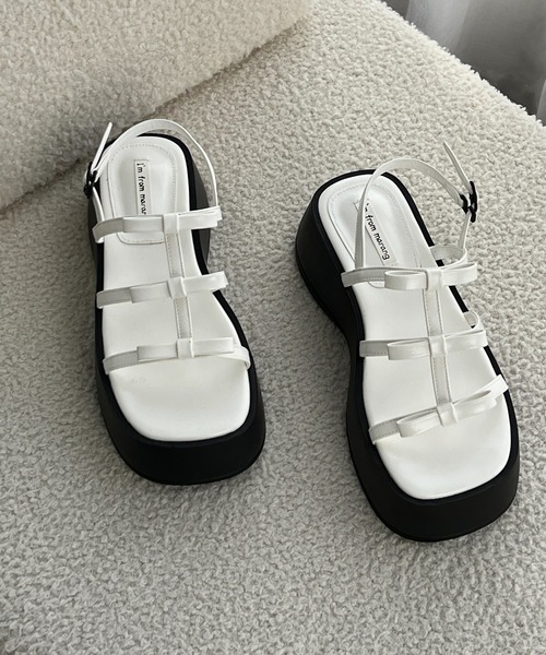 by muni:r（バイ ムニール）の「トリプルリボンプラットフォームサンダル（パンプス・レディース・ホワイト/シルバー/ブラック・25.0cm/24.5cm/24.0cm/23.5cm/23.0cm）」の4枚目の写真