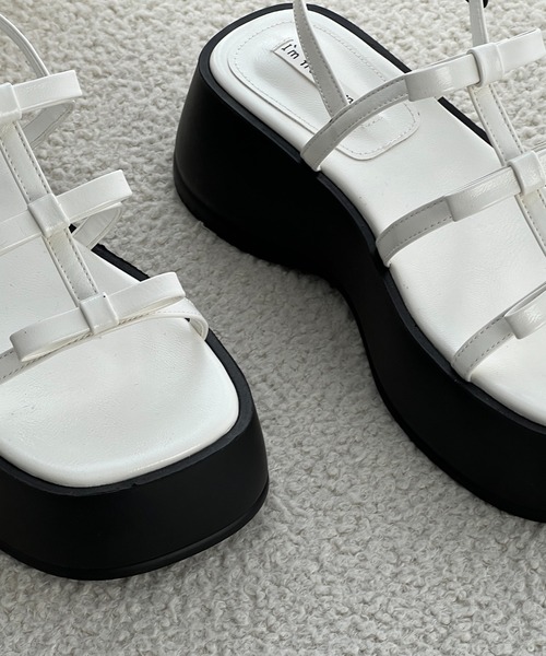 by muni:r（バイ ムニール）の「トリプルリボンプラットフォームサンダル（パンプス・レディース・ホワイト/シルバー/ブラック・25.0cm/24.5cm/24.0cm/23.5cm/23.0cm）」の5枚目の写真