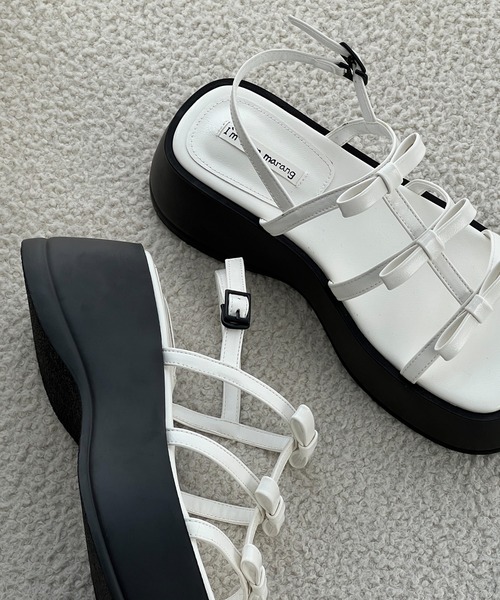 by muni:r（バイ ムニール）の「トリプルリボンプラットフォームサンダル（パンプス・レディース・ホワイト/シルバー/ブラック・25.0cm/24.5cm/24.0cm/23.5cm/23.0cm）」の9枚目の写真