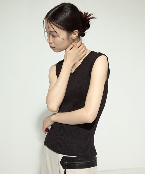 STUDIOUS(ステュディオス)の「【STUDIOUS/ステュディオス】Vネックリブノースリーブニット(ニット/セーター・レディース・ブラック/アイボリー・FREE)」の22枚目の写真