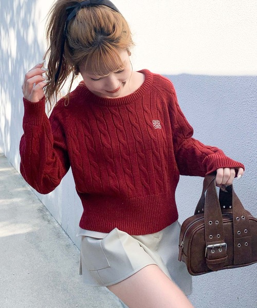 mily bilet(ミウィビレット)の「【mily bilet】毎日着たいこなれニット。クロップド胸刺繍ケーブルニット(ニット/セーター・レディース・バーガンディー/ブルー/アイボリー/ブラック・X-LARGE/SMALL/MEDIUM/LARGE)」の17枚目の写真