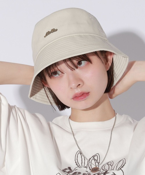 Anui（アニュイ）の「【UNISEX】NEWERA メタルロゴバケハ（ハット・レディース・ブラック/オフホワイト・FREE）」の6枚目の写真