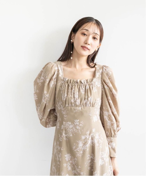 RANDA(ランダ)の「フラワーフリルワンピース(ワンピース・レディース・ベージュ/ブラック/ホワイト・1/0)」の4枚目の写真