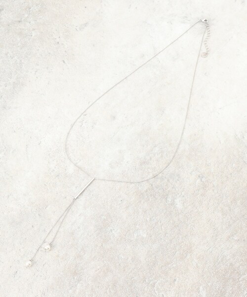 OPAQUE.CLIP（オペークドットクリップ）の「パール調×バー ロングネックレス（ネックレス・レディース・ゴールド/シルバー・00）」の2枚目の写真