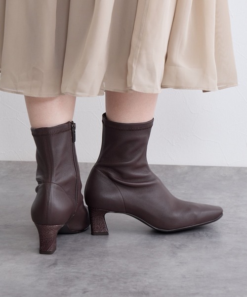 HIMIKO（ヒミコ）の「【Made in Japan】【撥水】5cmヒールシープレザーストレッチブーツ（ブーツ・レディース・ダークブラウン/ブラック/アイボリー/ブラウン・22.5cm/23.0cm/24.0cm/25.0cm/23.5cm/24.5cm/22.0cm/25.5cm/26.0cm/21.5cm/26.5cm）」の11枚目の写真