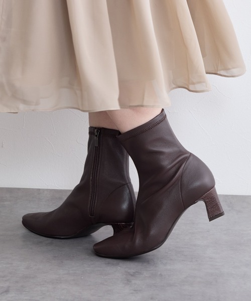 HIMIKO（ヒミコ）の「【Made in Japan】【撥水】5cmヒールシープレザーストレッチブーツ（ブーツ・レディース・ダークブラウン/ブラック/アイボリー/ブラウン・22.5cm/23.0cm/24.0cm/25.0cm/23.5cm/24.5cm/22.0cm/25.5cm/26.0cm/21.5cm/26.5cm）」の12枚目の写真