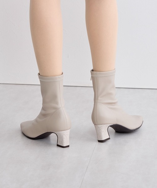 HIMIKO（ヒミコ）の「【Made in Japan】【撥水】5cmヒールシープレザーストレッチブーツ（ブーツ・レディース・ダークブラウン/ブラック/アイボリー/ブラウン・22.5cm/23.0cm/24.0cm/25.0cm/23.5cm/24.5cm/22.0cm/25.5cm/26.0cm/21.5cm/26.5cm）」の17枚目の写真