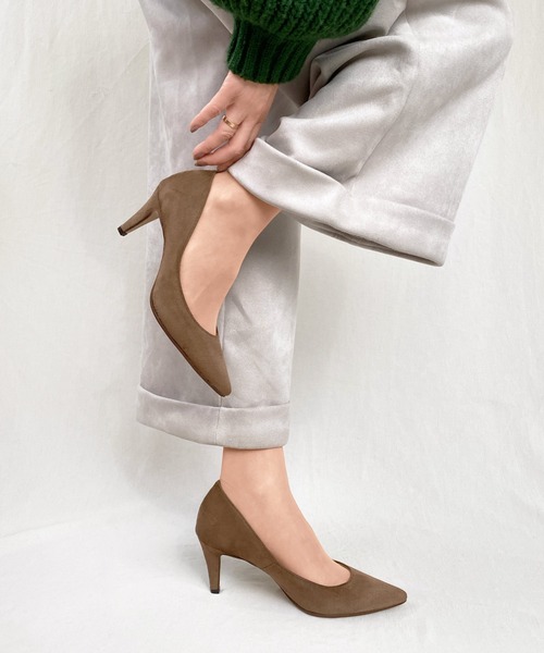 MAMIAN（マミアン）の「iCoN COLORS / ポインテッドトゥ スエード パンプス (7.0cmヒール)（パンプス・レディース・チャコールグレー/レオパード/グレイッシュベージュ/ブラック/ブラウン系その他・25.0cm/24.5cm/24.0cm/23.5cm/23.0cm/22.0cm/22.5cm/21.5cm）」の3枚目の写真