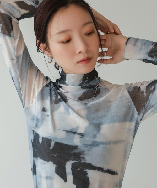 Bab(バブ)の「ニュアンスシアーハイネックインナー(Tシャツ/カットソー・レディース・ブラック/オフホワイト/グレー/ベージュ/ブラウン・FREE)」の2枚目の写真