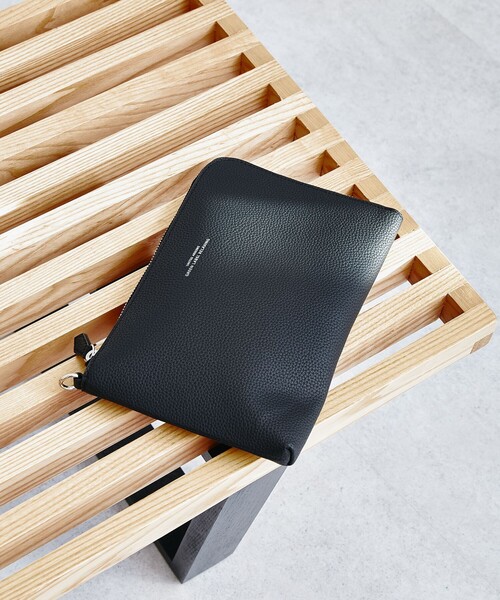 green label relaxing(グリーンレーベルリラクシング)の「【WEB限定】CIBO レザーライク フラット ポーチ M クラッチバッグ(クラッチバッグ・メンズ・ネイビー/ブラック/グレー・FREE)」の6枚目の写真