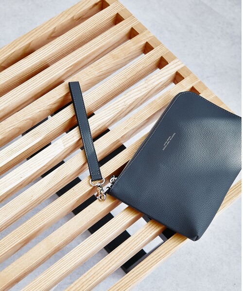 green label relaxing(グリーンレーベルリラクシング)の「【WEB限定】CIBO レザーライク フラット ポーチ M クラッチバッグ(クラッチバッグ・メンズ・ネイビー/ブラック/グレー・FREE)」の7枚目の写真