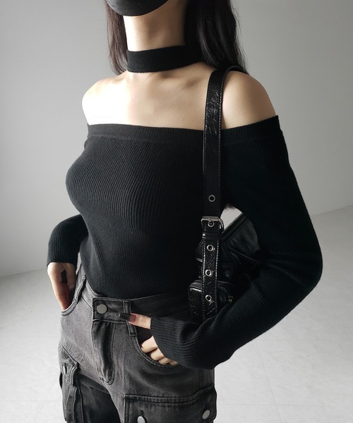 me+em select（ミームセレクト）の「※※【 ２color 】チョーカーオフショルリブニットトップス ／choker offshoulder lib knit tops（ニット/セーター・レディース・ブラック/アイボリー・FREE）」の4枚目の写真