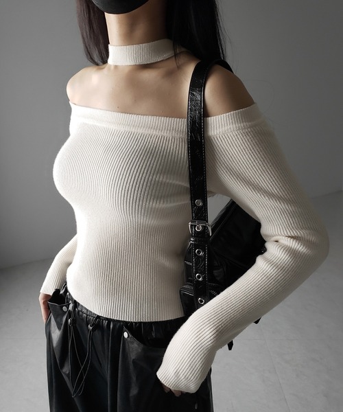 me+em select（ミームセレクト）の「※※【 ２color 】チョーカーオフショルリブニットトップス ／choker offshoulder lib knit tops（ニット/セーター・レディース・ブラック/アイボリー・FREE）」の17枚目の写真