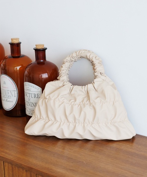 LAKOLE（ラコレ）の「ギャザー2WAYミニショルダーバッグ / 161575（ショルダーバッグ・レディース・シルバー/ライトベージュ/ブラック・FREE）」の3枚目の写真