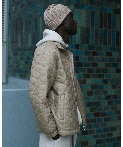 【新品】 タグ付き 試着のみ CALEE GEOMETRIC PATTERN CALEE（キャリー）の「GEOMETRIC PATTERN QUILTING TRACK JACKET