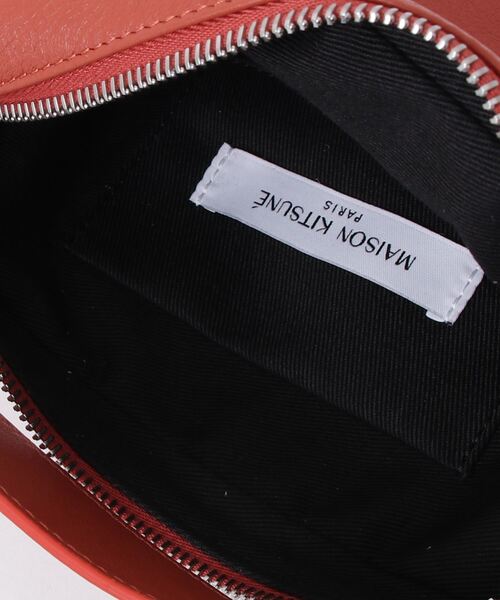 Maison Kitsune（メゾンキツネ）の「CLOUD POUCH（ショルダーバッグ・レディース・グレイッシュブルー/レンガ/ピンクベージュ/ピンク・U）」の17枚目の写真