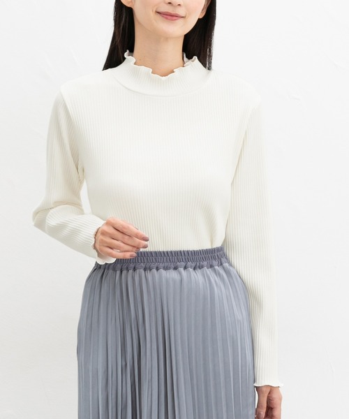 Honeys(ハニーズ)の「【ハニぽか】あったかメローハイネック(Tシャツ/カットソー・レディース・ピンク/ミント/オフホワイト/ライトイエロー/ブラック/グレイッシュベージュ/アイボリー/スミクロ/サックスブルー・S/M/L/LL)」の2枚目の写真