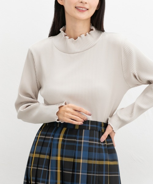 Honeys(ハニーズ)の「【ハニぽか】あったかメローハイネック(Tシャツ/カットソー・レディース・ピンク/ミント/オフホワイト/ライトイエロー/ブラック/グレイッシュベージュ/アイボリー/スミクロ/サックスブルー・S/M/L/LL)」の5枚目の写真