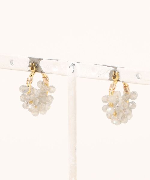 VIBGYOR(ヴィブジョー)の「【jebi】天然石のフープピアス(チタンポスト)(MA)(ピアス(両耳用)・レディース・グレー/ホワイト/ピンク/イエロー/ブラック/ライトブルー・FREE)」の7枚目の写真